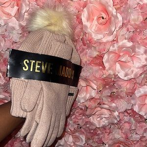 Steven madden hat and gloves set